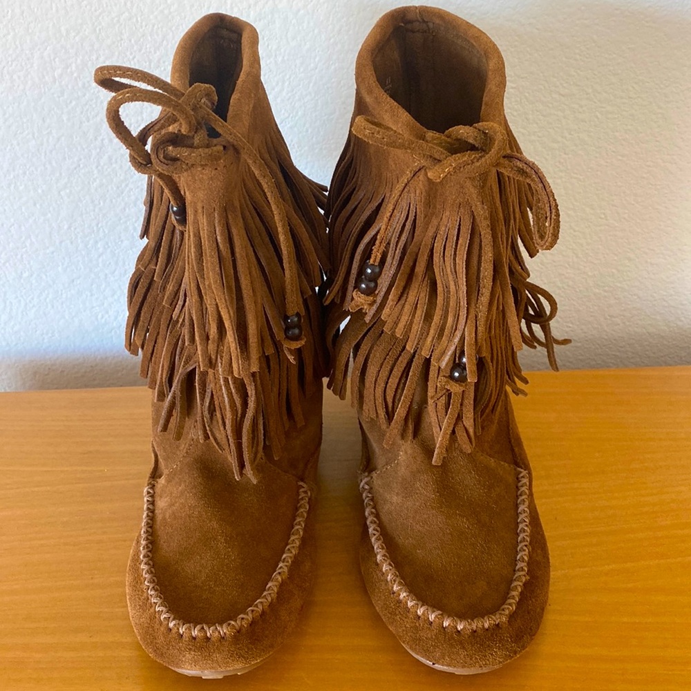 Minnetonka Double Layer Fringe Brown Suede Moccasins 6.5